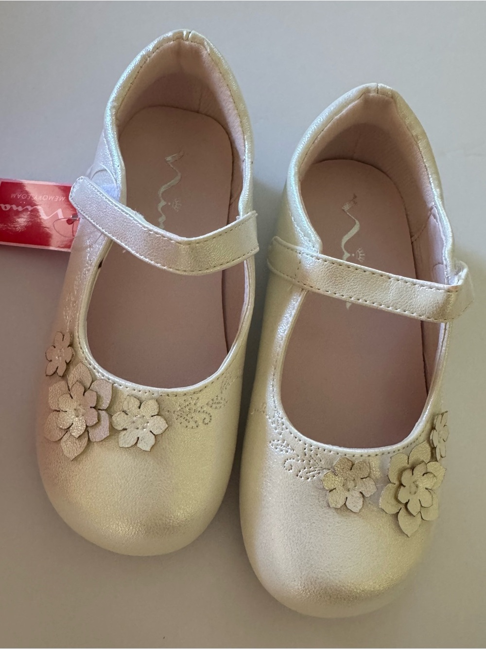 Girl Nina NWT size 8 white flower dress shoes